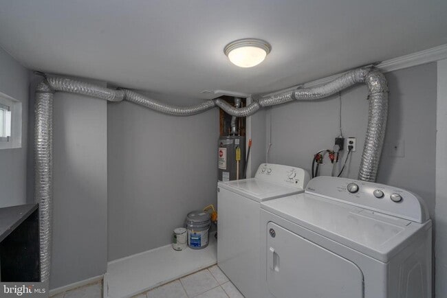 Building Photo - 519 S Port St