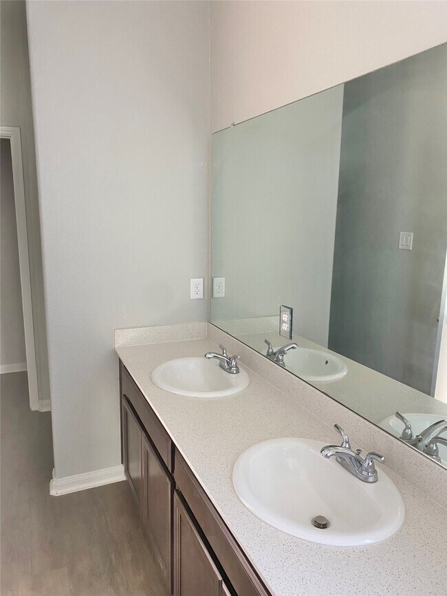 Building Photo - 14223 Grand Hls Dr