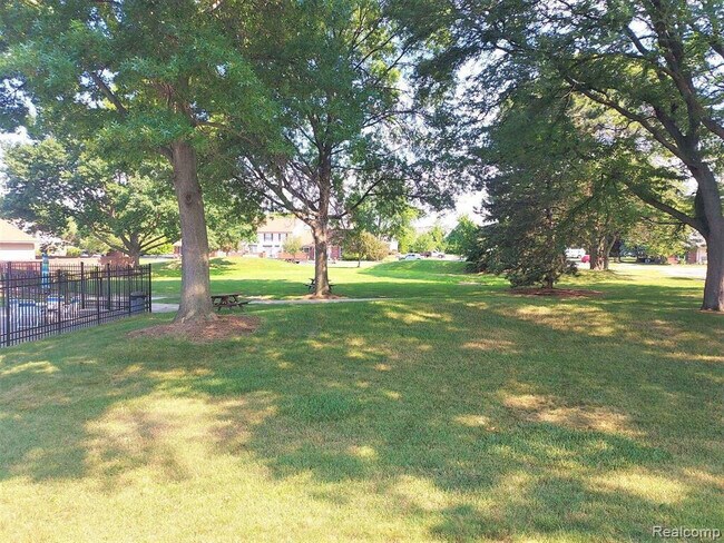 Building Photo - 41070 Southwind Dr