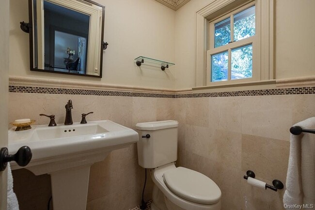 Building Photo - 430 S Mountain Rd