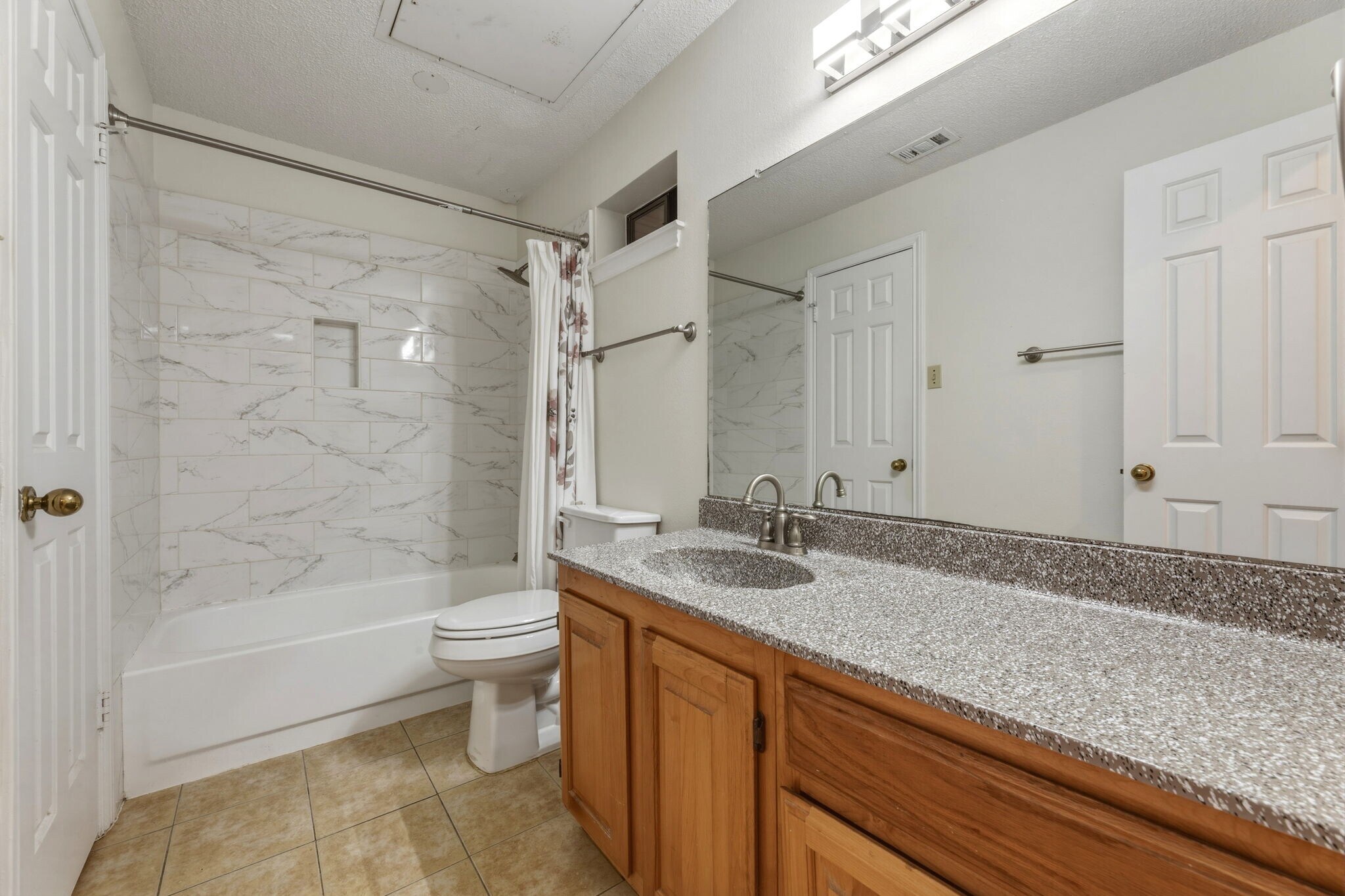 Second bathroom - 3001 Cedar St