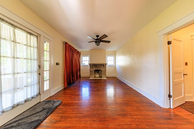 Building Photo - Lockeland Springs Bungalow for Lease, Bloc...