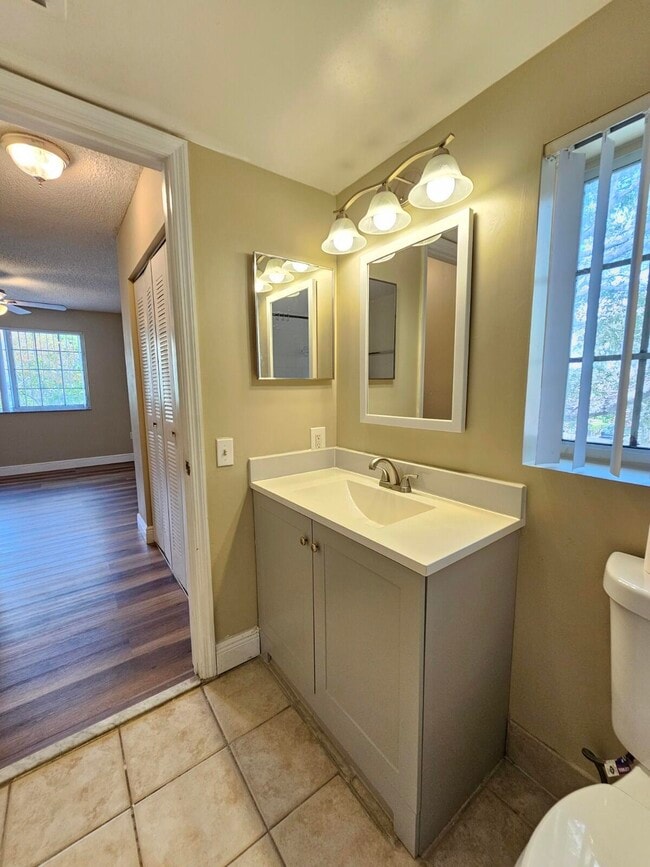 Building Photo - 4191 N Haverhill Rd