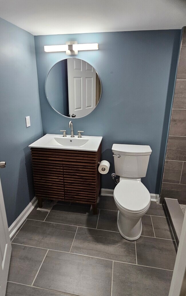 Building Photo - 4633 Kernwood Ave