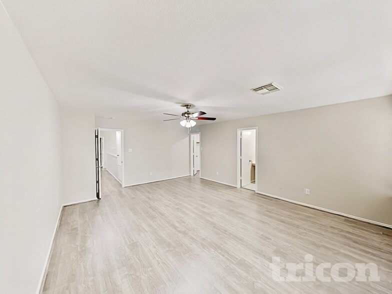 Building Photo - 12402 Grossmount Dr