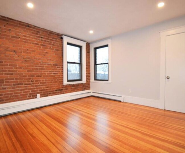 Building Photo - Beautiful 1.5 bedroom in Brighton…. DON’T MISS OUT!!!!