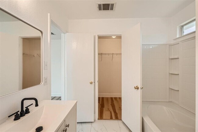 Building Photo - 328 Prairie Verbena Dr