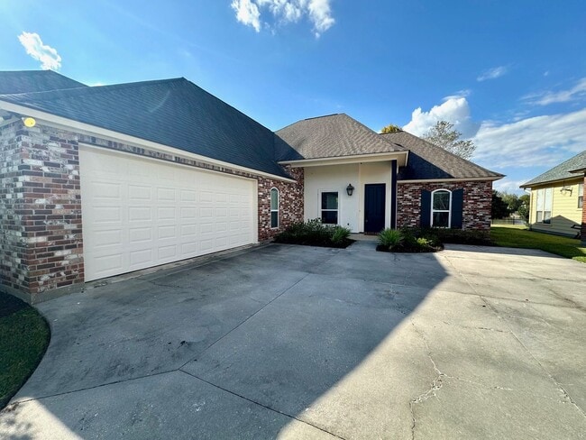 Building Photo - 10723 Hillbrook Ave