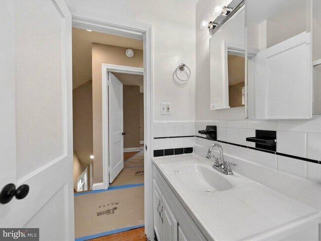 Building Photo - 10506 Lorain Ave