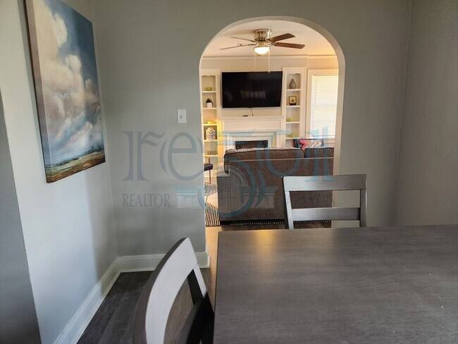 Building Photo - Wonderful Apartment in Hillcrest!