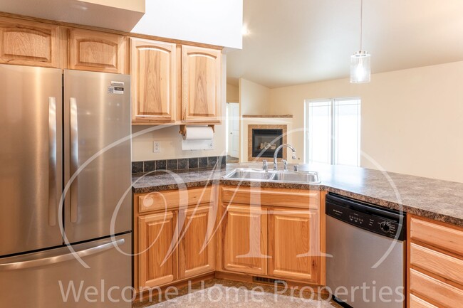 Building Photo - Spacious Home with Vaulted Ceilings