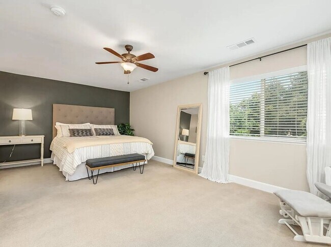 Building Photo - Beautifully Updated North Fresno 3/3