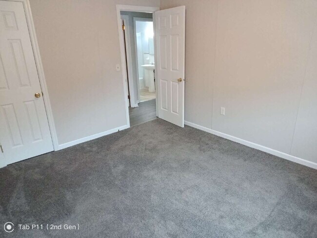 Building Photo - For Rent - 2 bedroom 1 bath Bungalow in Gibbstown, NJ