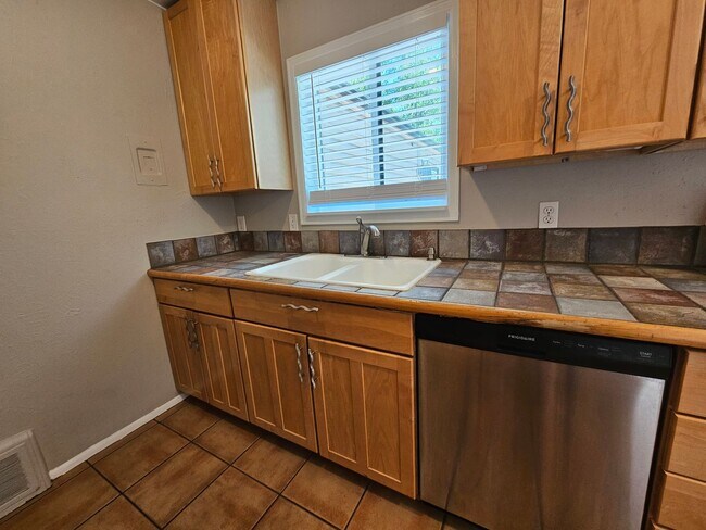 Building Photo - Virginia Village Home New Paint, Carpet, Blinds Backs up to Cherry Creek Trail