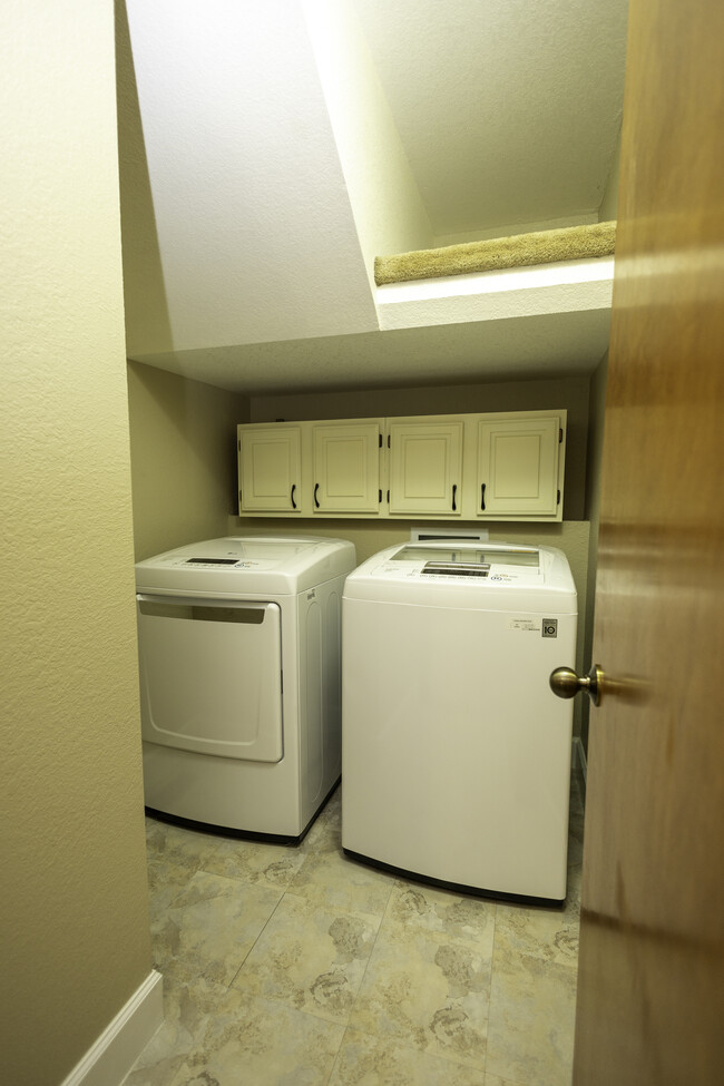 Laundry Room - 4415 Laguna Pl