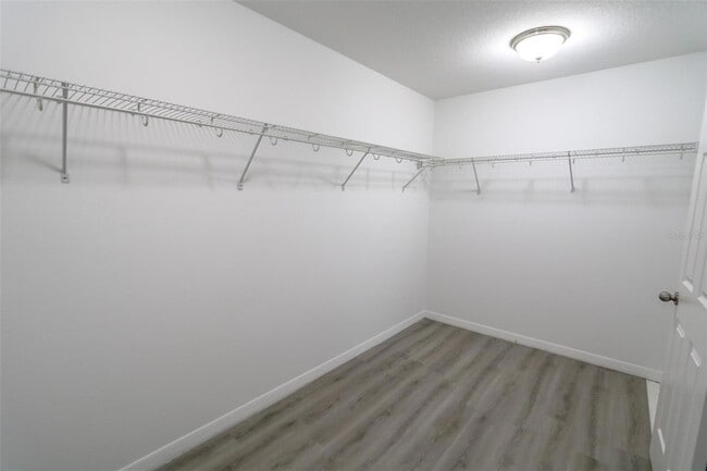 Building Photo - 1208 Oakcrest Dr