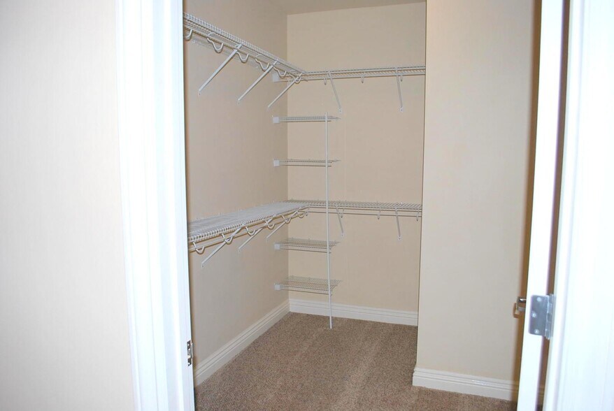 Closet - 1310 Creekside Dr