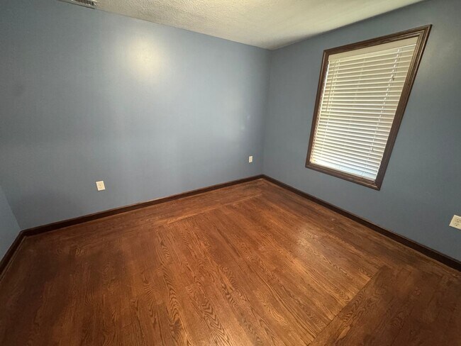 Building Photo - 242 S Market St