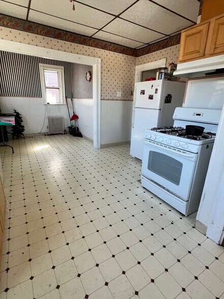 Building Photo - 95 Belmont St