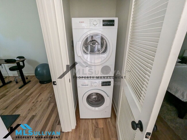 Building Photo - 1039 W Murray Ave