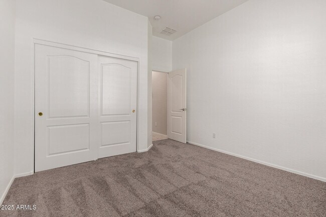 Building Photo - 2731 W Cottonwood Ln