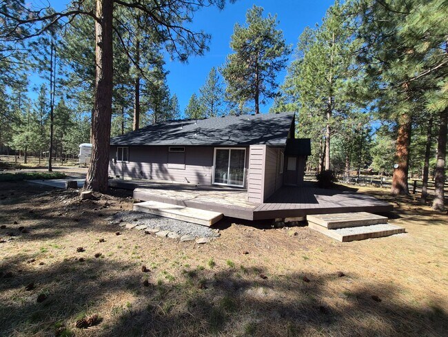 Building Photo - 3BR/2BA Retreat in Tollgate development - Sisters