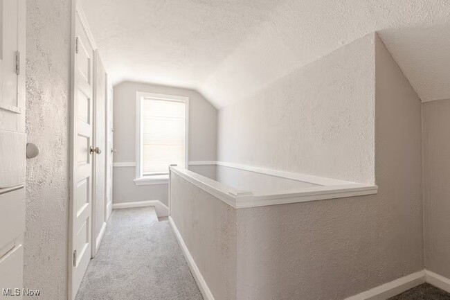 Building Photo - 475 E 250th St