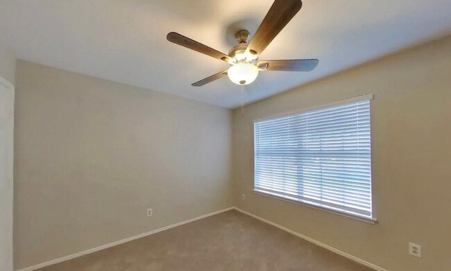 Building Photo - MOVE IN READY