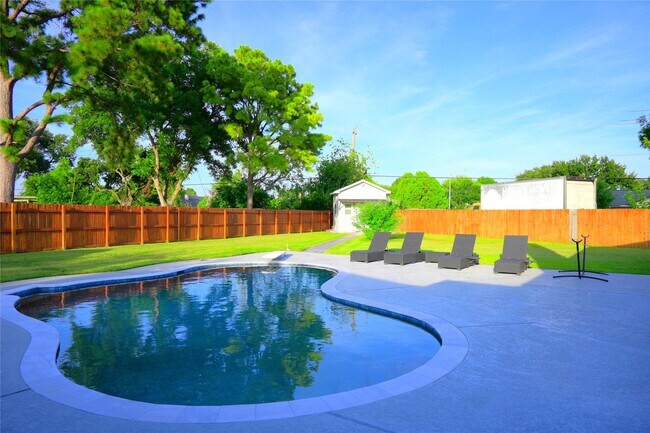 Building Photo - 10203 Huntington Way Dr