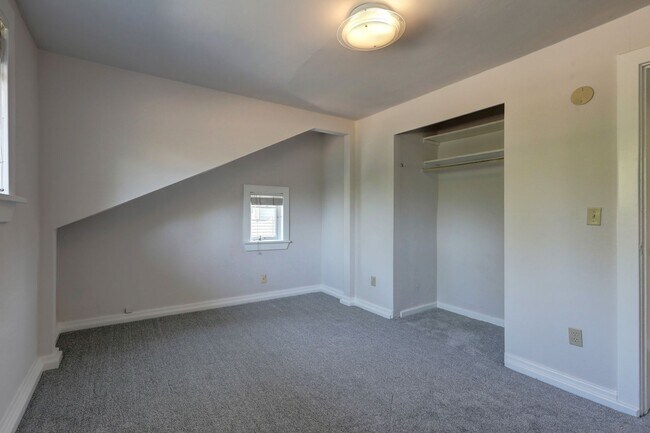 Building Photo - 824 NE Ravenna Blvd