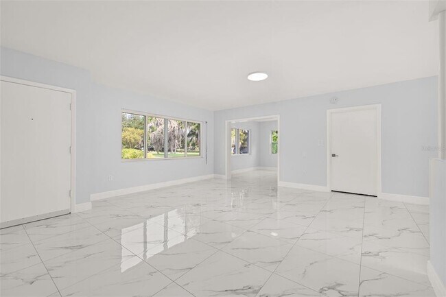 Building Photo - 930 Aultman Rd