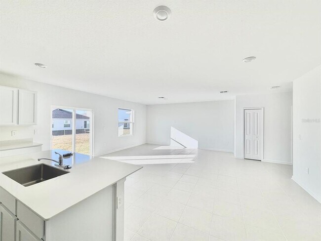 Building Photo - 2134 Chris Dr