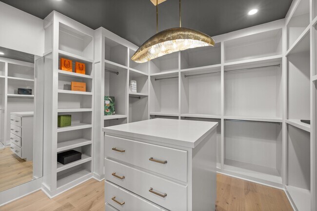 Building Photo - 601 S 9th St