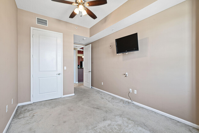 Building Photo - 403 S Sapodilla Ave