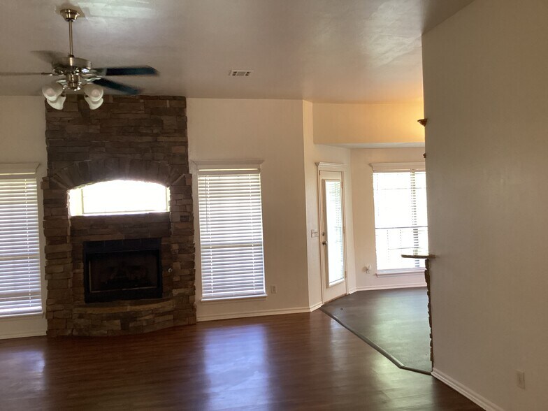 Building Photo - 17552 Zinc Dr