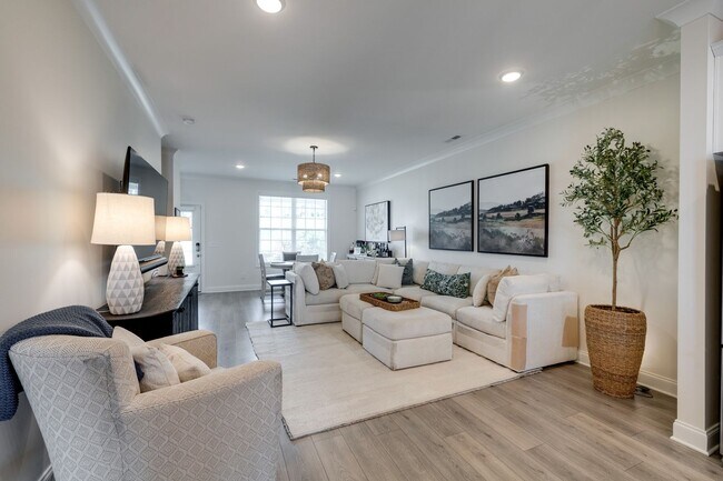 Building Photo - Townhome For Lease