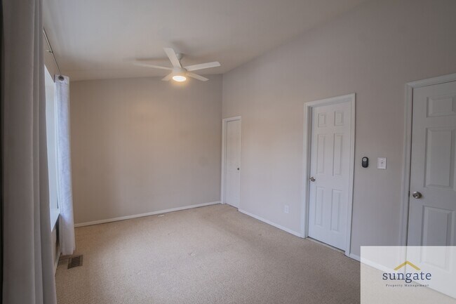 Building Photo - 5 Grandee Ct