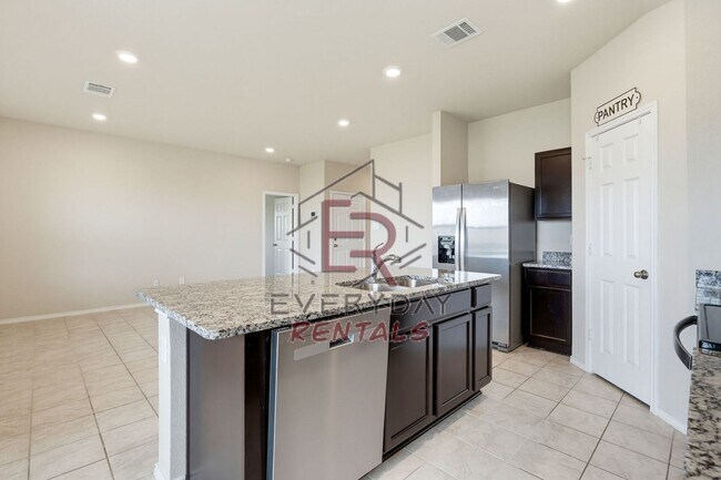 Building Photo - Beautiful Home Awaits you!