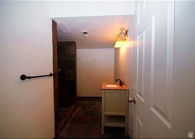 Building Photo - 1448 Willow Valley Dr