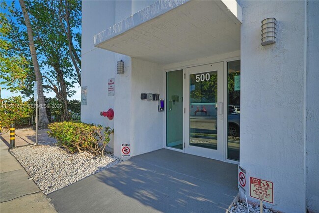 Building Photo - 500 NE 29th St