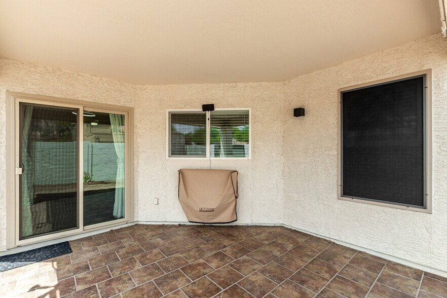 Outdoor TV included! - 3981 E South Fork Dr