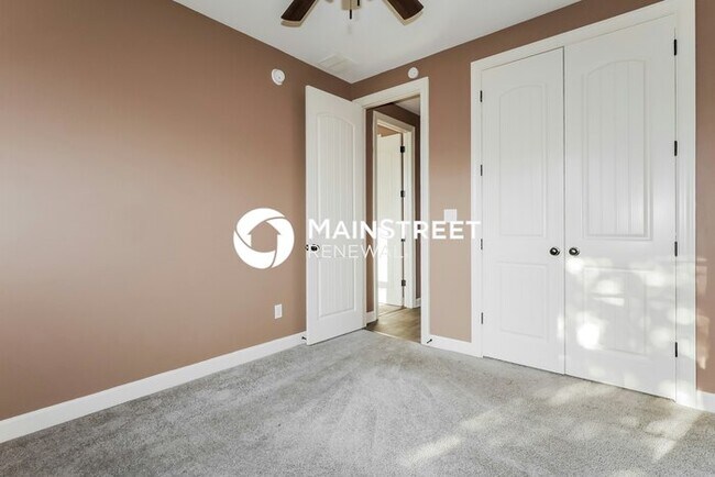 Building Photo - 4 Bedroom Pet-Friendly Home in MEMPHIS, TN with Main Street Renewal