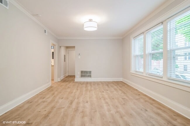 Building Photo - 3601 W Cullom Ave