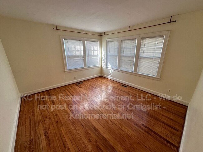 Building Photo - 207 W 51 Terrace