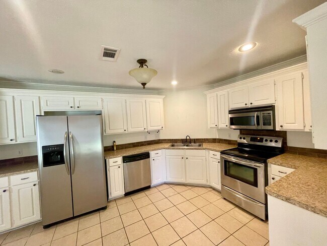 Building Photo - 3/2 Available for Rent in Oak Grove Subdiv...