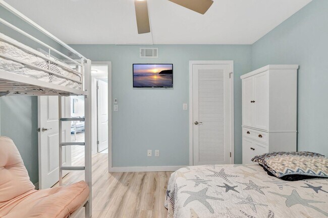 Building Photo - 10310 S Ocean Dr