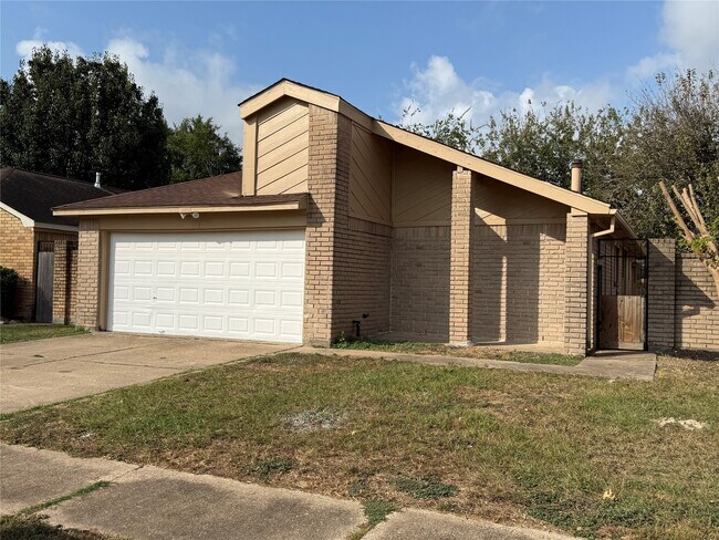Building Photo - 10727 Staghill Dr