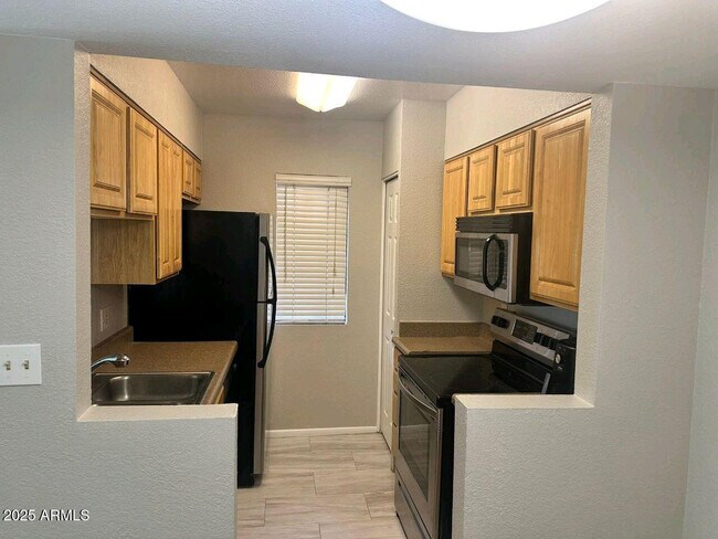 Building Photo - 1745 E Glenn St