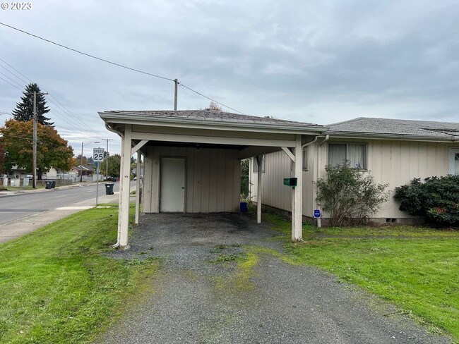 Building Photo - UPDATED Thurston 3 Bedroom HOME with LARGE...