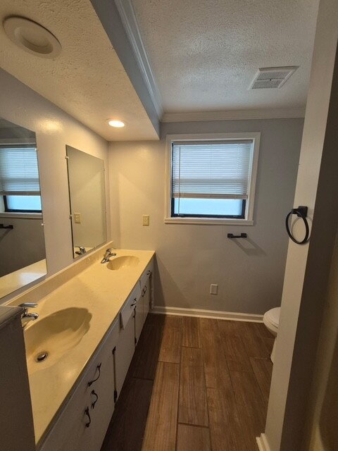 Building Photo - 3 bedroom 1 bathroom house. Home is close to KY lake.